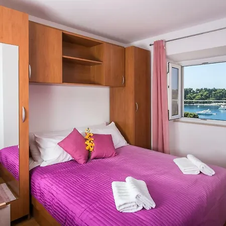Iva Apartament *